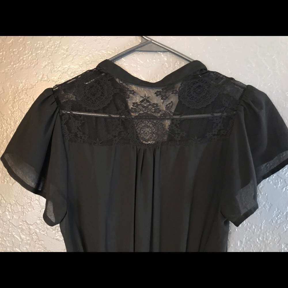 Women’s EUC F21 Sheer Dress w/Lace Detail💕